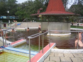 Hei&szlig;es Thermalbecken