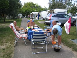 Gulaschessen auf der Strasse